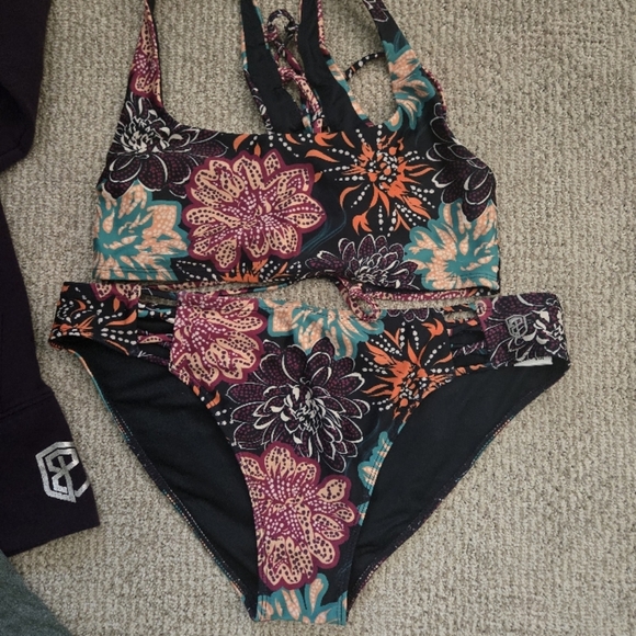Born Primitive bundle Floral Swimsuit and more - Picture 2 of 4